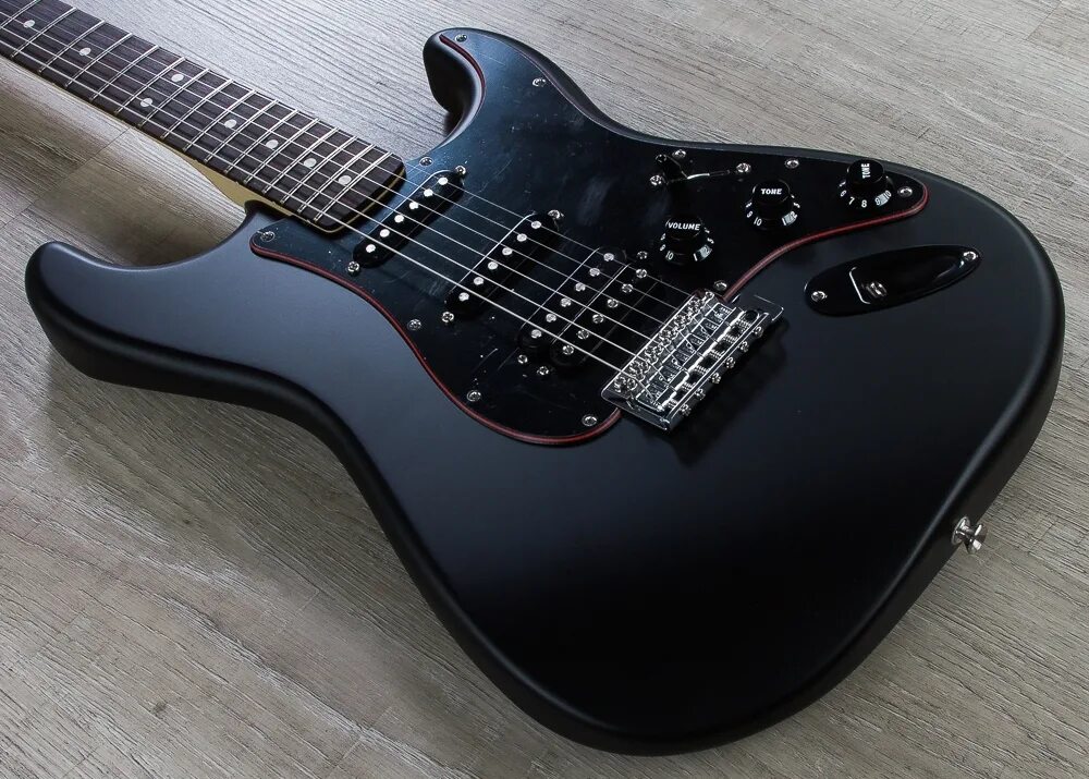 Fender матовый черный. Гитара fender stratocaster black. Stratocaster black relic. Фендер стратокастер 1993. Fender stratocaster черный.