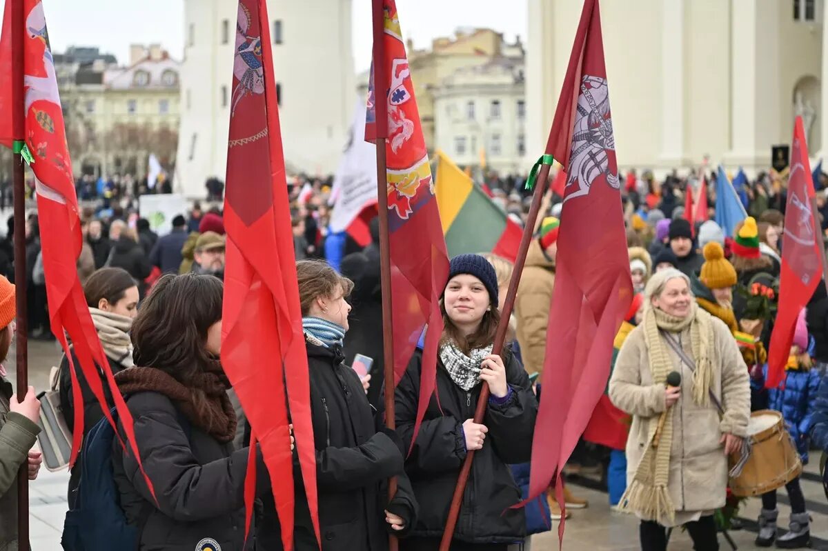 Какой праздник в литве. Литва праздники. Шествия в Литве. Литва 16 февраля праздник. День независимости Литвы 16 февраля.