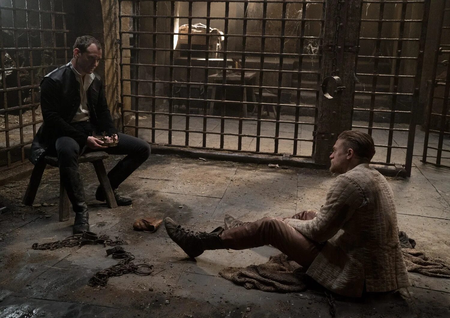 король артур 2017 чарли ханнэм. король артур гай ричи. чарли ханнэм меч короля артура. король артур гай ричи. король артур гай ричи.