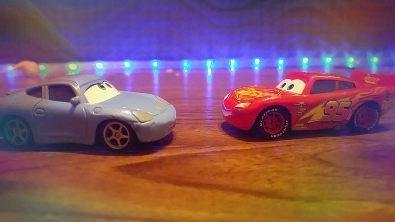 Маквин человек. Lightning MCQUEEN and Sally. Молния Маккуин и Салли любовь. Молния Маквин и Салли. Lightning MCQUEEN and Sally Kiss.