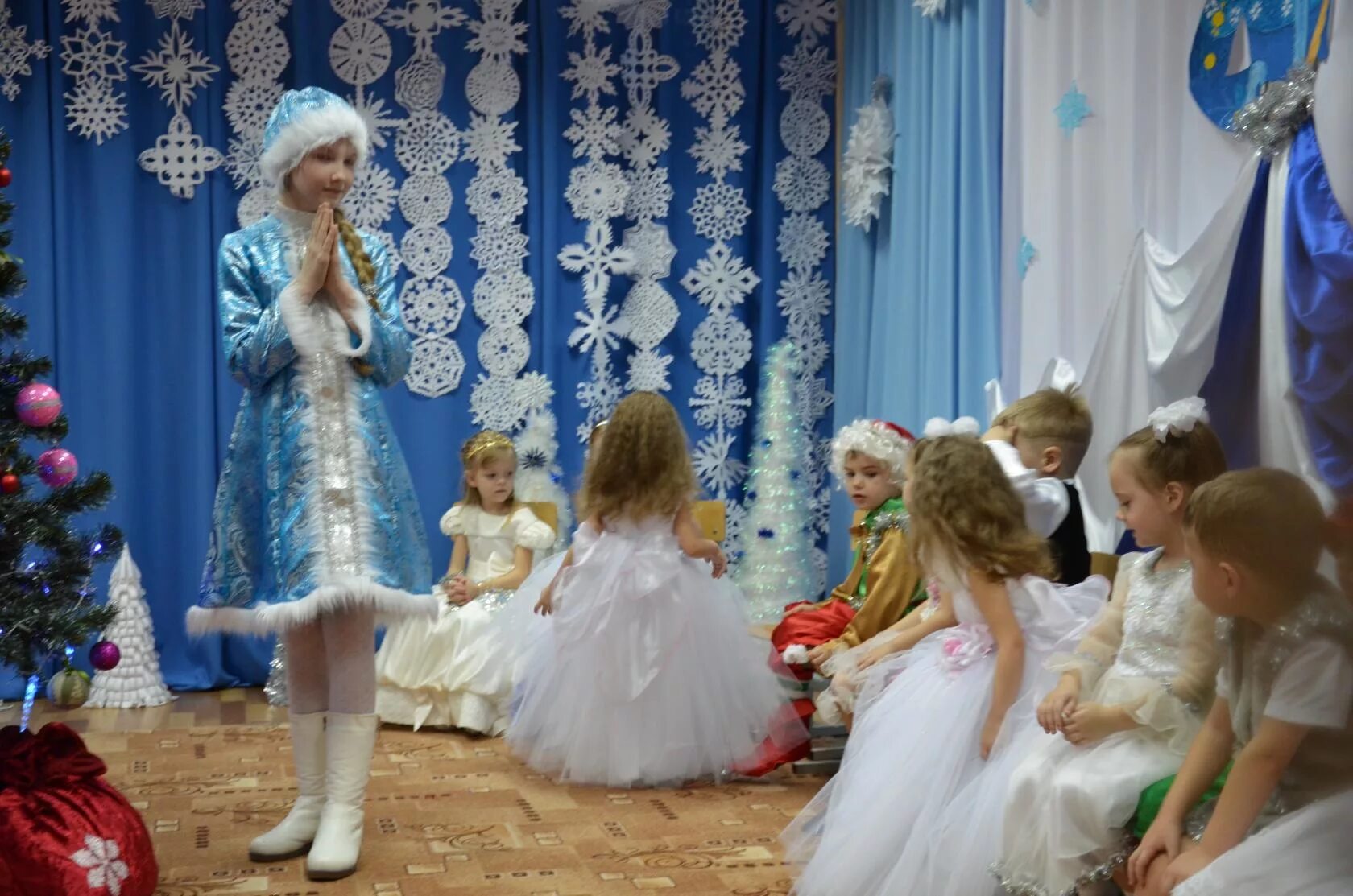 утренник в средней группе. костюм+снегурочки+на+утренник+в+саду.