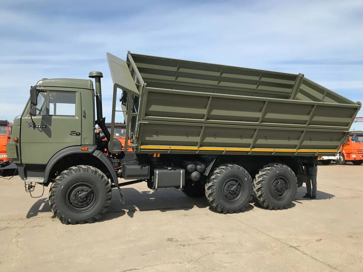Камаз 4310 самосвал 1992. Камаз 4310 сельхозник. Камаз 4310 сельхозник. Камаз 4310 самосвал колхозник. Камаз 4310 зерновоз.