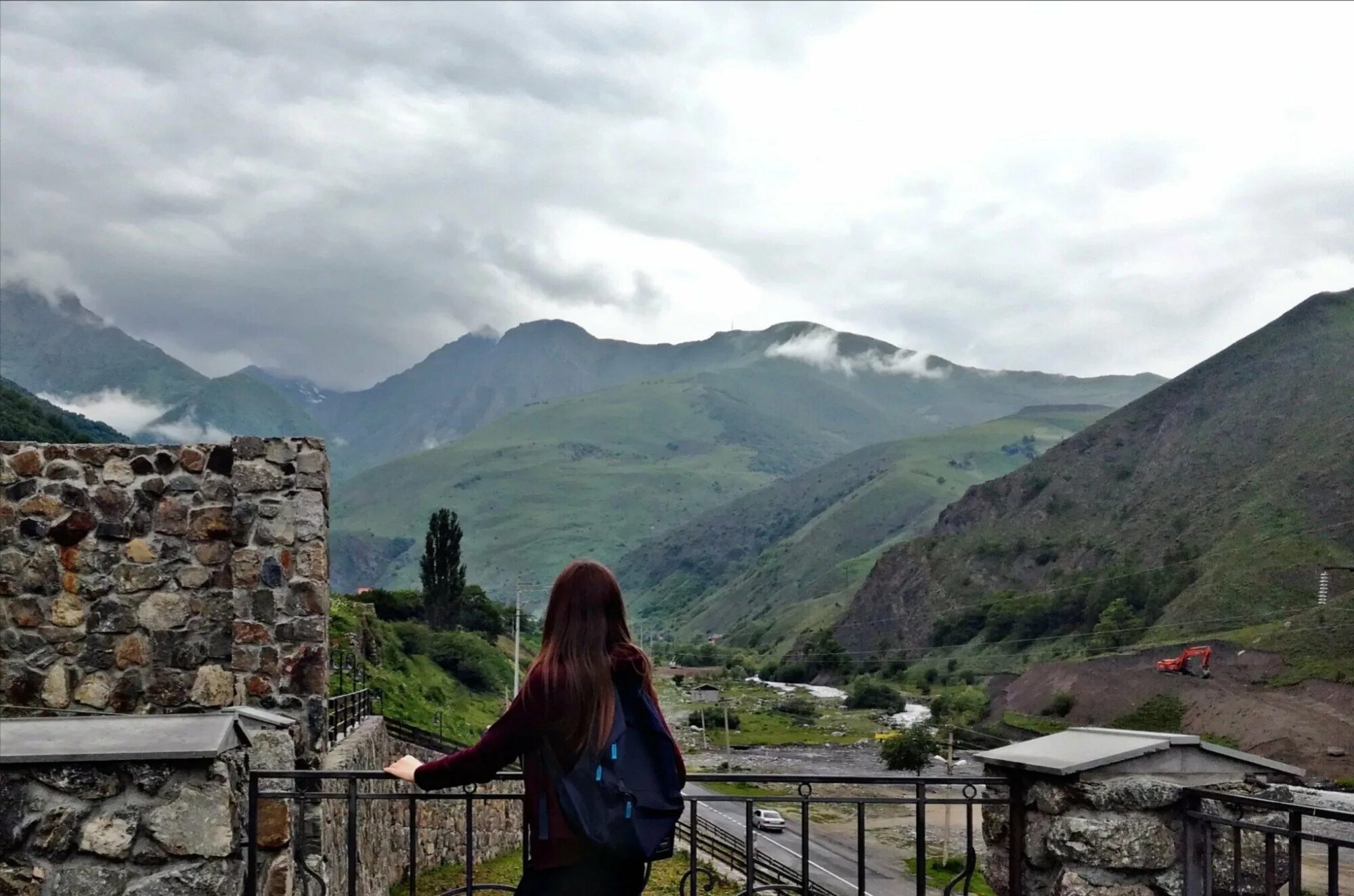 Монастырь в фиагдоне ночью. Фиагдон северная осетия. Зов гор фиагдон. Долина солнца фиагдон. Верхний фиагдон достопримечательности.