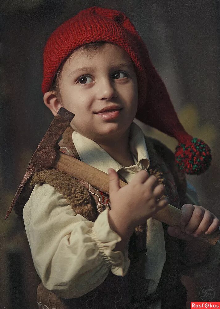 красивый гном. фото маленького гнома. гном гунгрил. гномики для сада. фото маленького гнома.