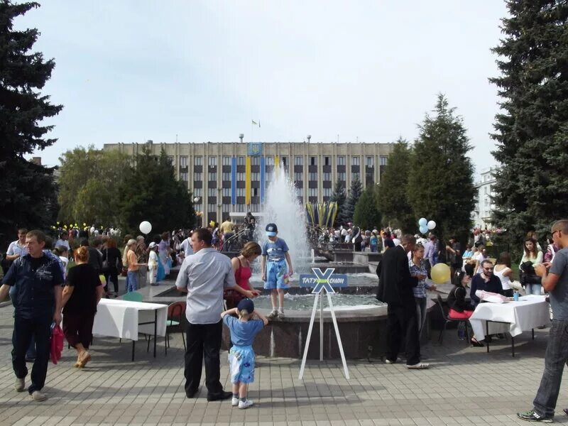 Город артёмовск донецкой области фото. Артемовск донецкой сегодня. Город бахмут украина. Артемовск бахмут. Разрушенные здания в украине.