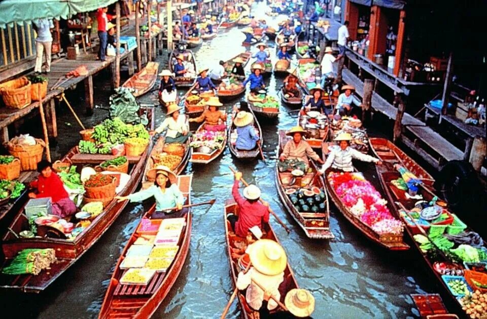 Плавучий рынок в Бангкоке. Плавучий рынок Пхукет. Тайланд Бангкок плавучий рынок. Лодочный рынок в Бангкоке.