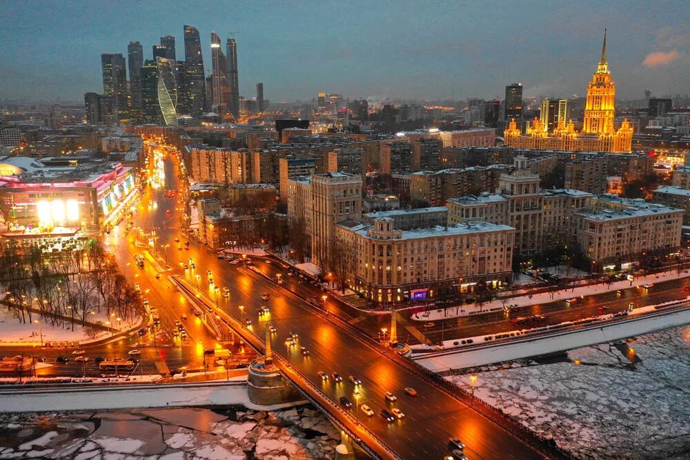 Живем в разных районах. Москва. Центр Москвы. Современная Москва. Москва центр города.