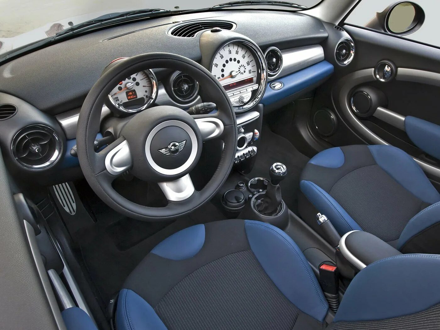 Mini cooper s countryman 2012 салон. Mini cooper салон. Мини купер 2008 салон. Мини купер 2008 салон. Mini cooper cabrio 2009.