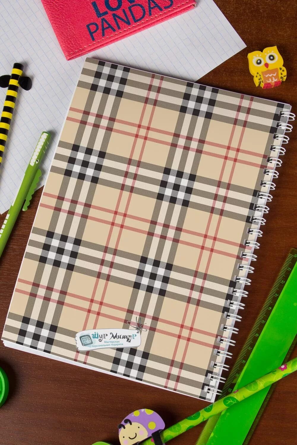 Оформление личного дневника в клеточку. Оформить тетрадь в клетку. Орнамент на полях тетради. Красивые блокноты в клетку. Узоры на тетрадном листе.
