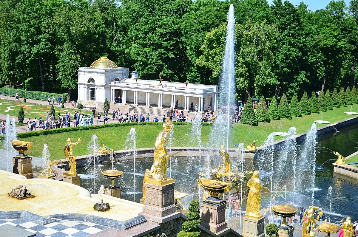 Петергоф фонтаны в октябре. Фонтаны петергофа в санкт-петербурге. петергоф летом 2025. петергоф октябрь 2025. фонтаны в петергофе в октябре.