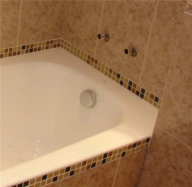 заделка стыка между ванной и стеной 10 см. плитка и ванная стык. шов между ванной и стеной. стык между ванной и стеной. стык в ванной.