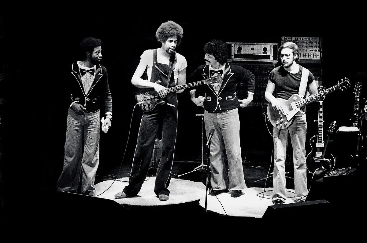 Fusion группа. Группа return to forever. chick corea return to forever. return to forever romantic warrior 1976. джаз-фьюжн группы.