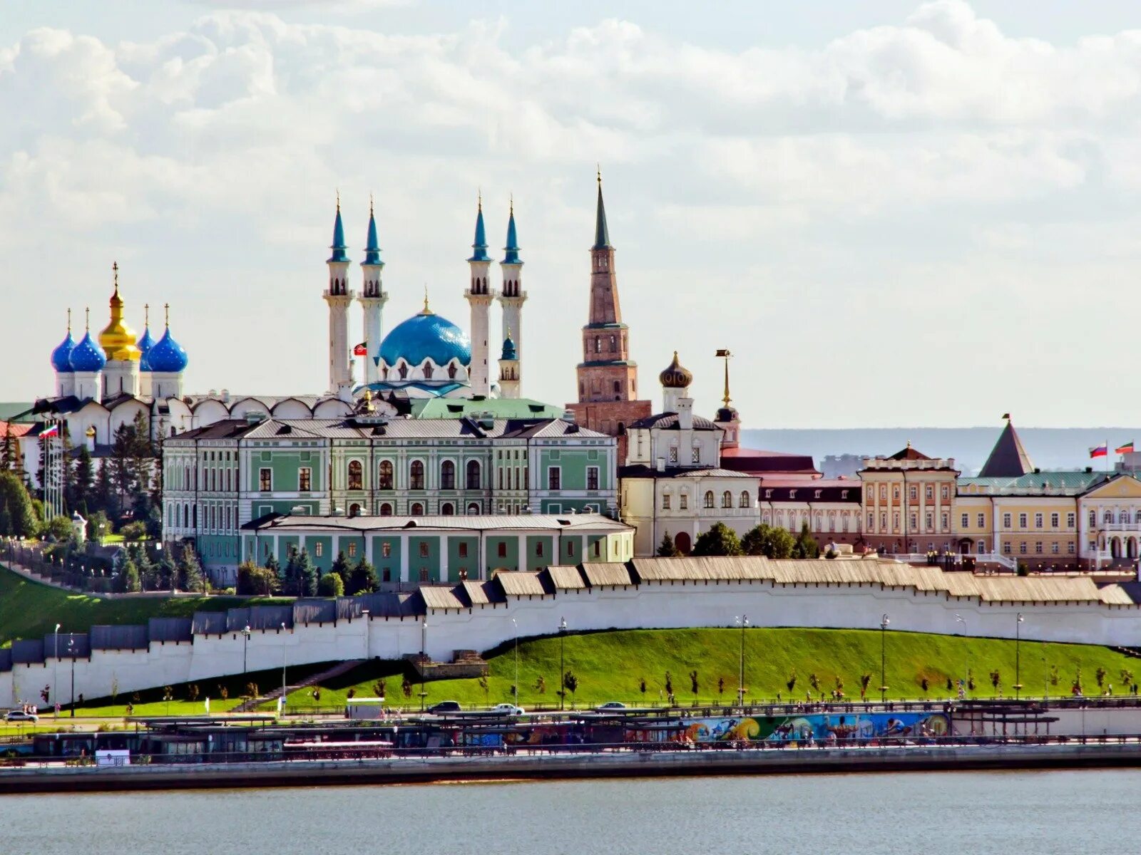 Чем известен казанский кремль. Кремль кул Шариф. Кул-Шариф и Церковь Казань. Кремль кул Шариф Сююмбике.