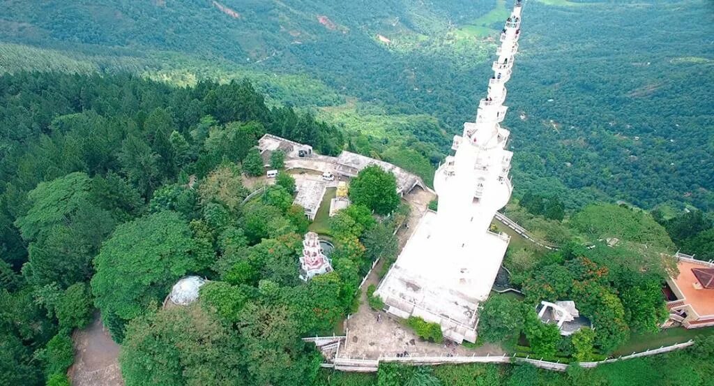 Шри ланка церковь видео. Башня Амбулувава Шри Ланка. Храм Амбулувава (Ambuluwawa Temple). Шри Ланка храм винтовой. Башня Абдулова Шри.