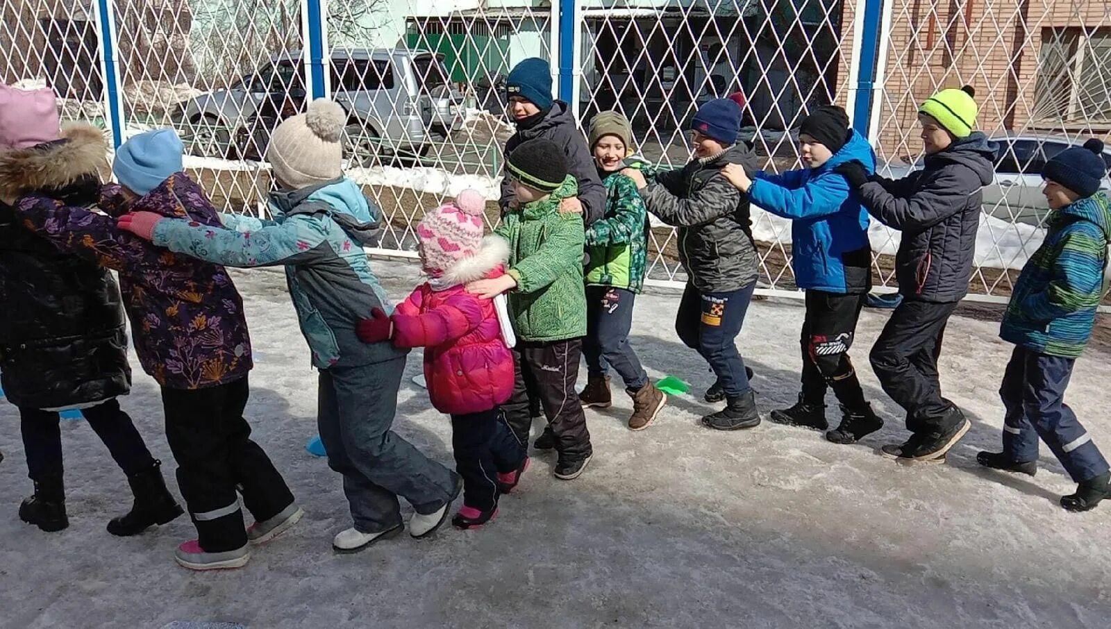 В какие игры можно поиграть весной. Весенние игры. весенняя игровая программа на улице. весенние детские игры. весенние детские игры на улице.
