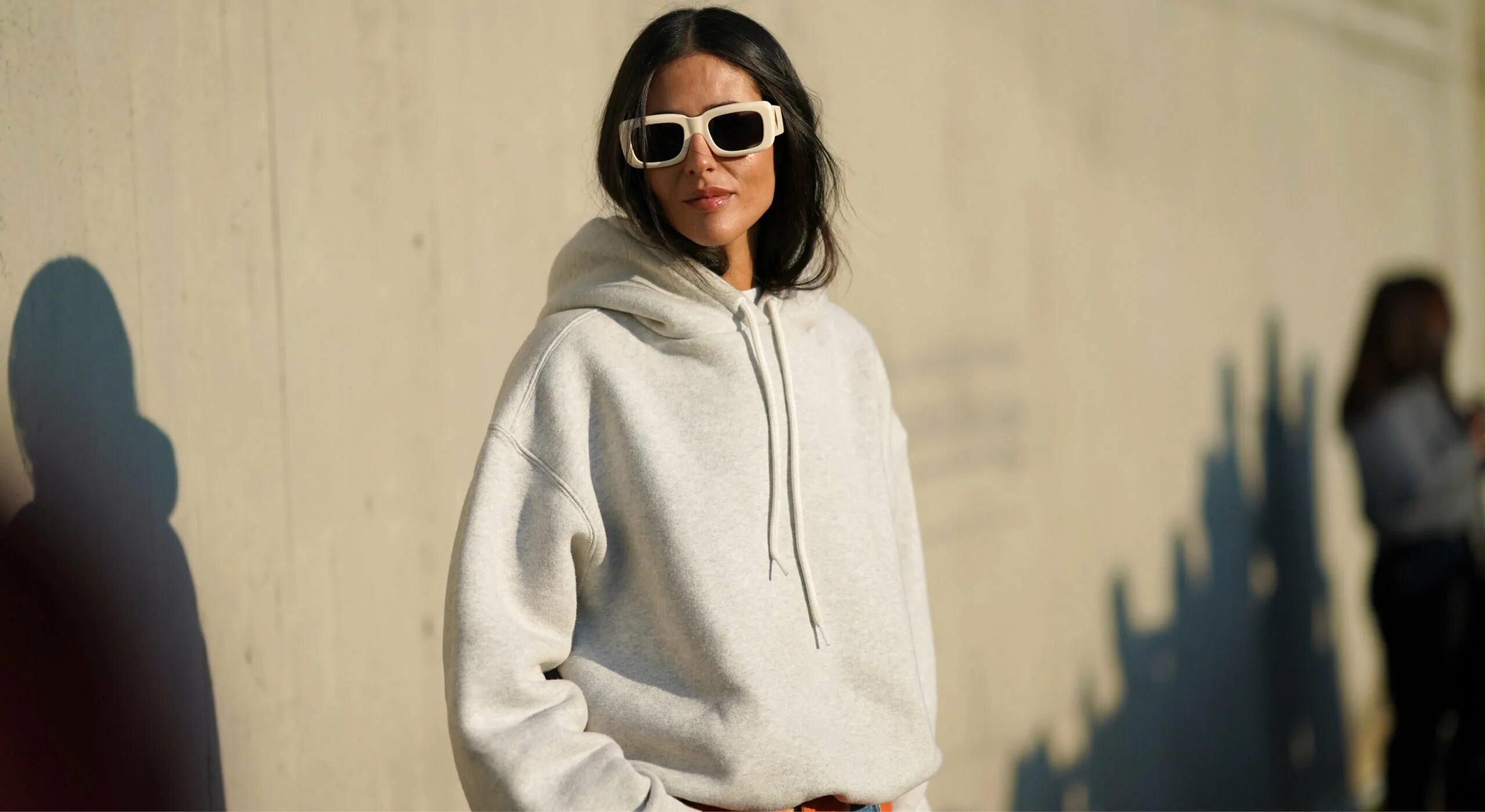 Пуловер оверсайз. Свитер оверсайз с горлом. Оверсайз одежда. Кофта оверсайз. Оверсайз дома.