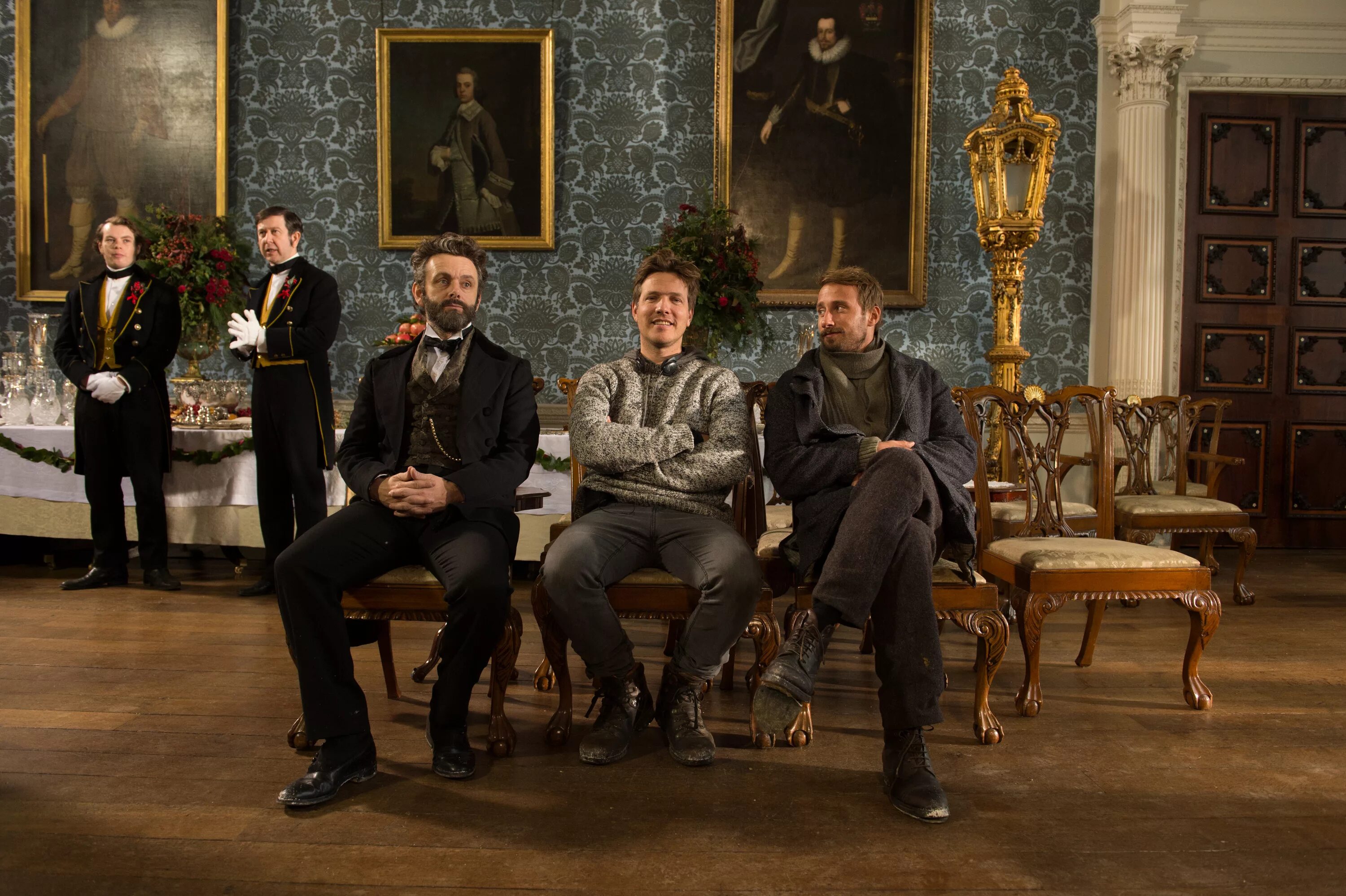 Действующая толпа. Толпы 2015. Кэри маллиган вдали от обезумевшей толпы. Вдали от обезумевшей толпы 2015. Массовое скопление людей.