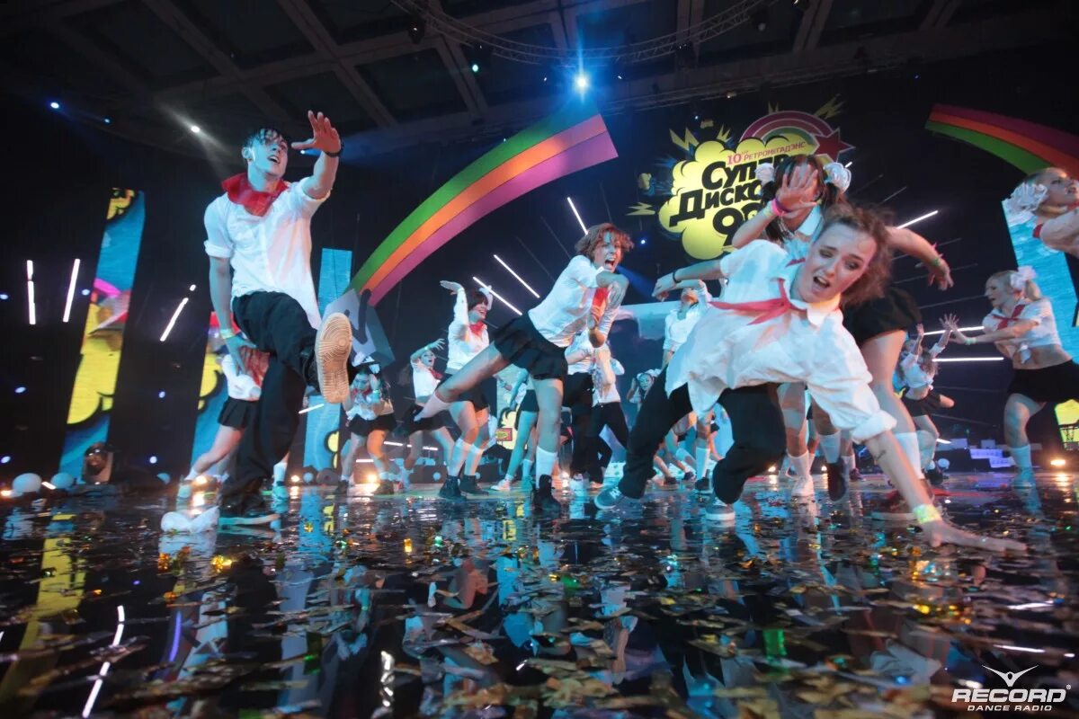 Песня супердискотека 90 х. Супердискотека 90-х 2011. супердискотека 90-х радио рекорд. руки вверх 2015 супердискотека. супердискотека 2011 фото.