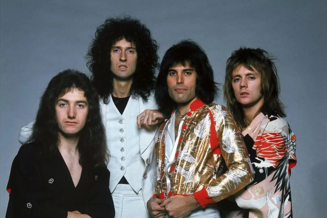 Queen - greatest hits. Группа queen 1970. Виктор королев. Группа queen 2000. 1991 виктор королев.