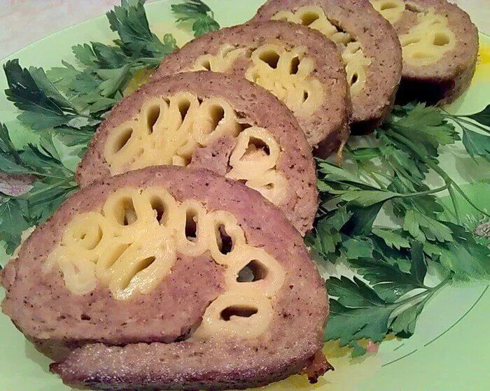 Фарш сыр хлеб. Мясной рулет. рулет из фарша с макаронами. рулет с маком. мясной рулет из фарша.