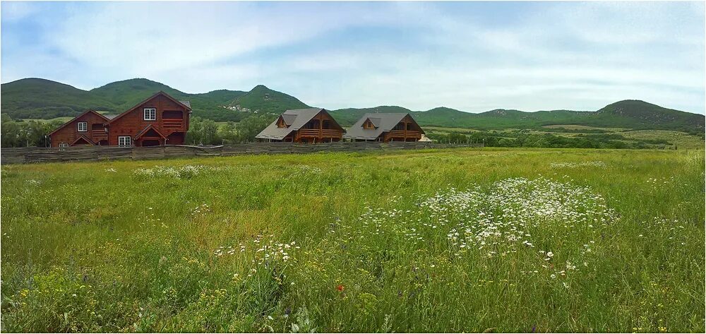 Долинах прокат. Село Орлиное Байдарская Долина. Село гончарное Севастополь. Село гончарное Балаклавский раон. Озеро в гончарном Севастополь.