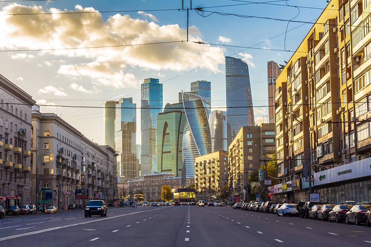 Улица. Центр Москвы улицы. Москоу Сити улица. Москва Сити с Дорогомиловской. Дорогомиловская улица Москва.