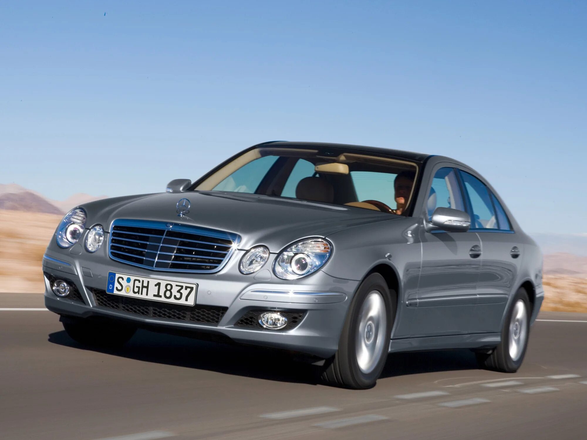 Е класс это какой. Мерседес-Бенц e 200. Mercedes Benz e200. Mercedes-Benz e200 e. Мерседес е200.