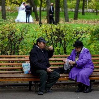 Молчать на лавочке