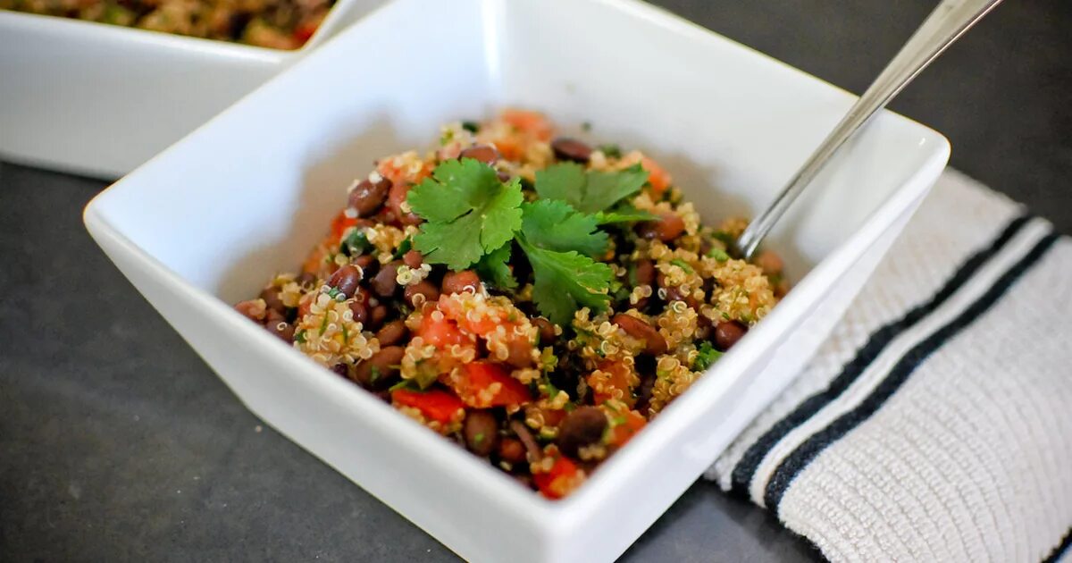 Суп с киноа рецепты. Плов из киноа с курицей. киноа с овощами консервированная. плов с рисом и киноа. киноа с нутом готовое блюдо.