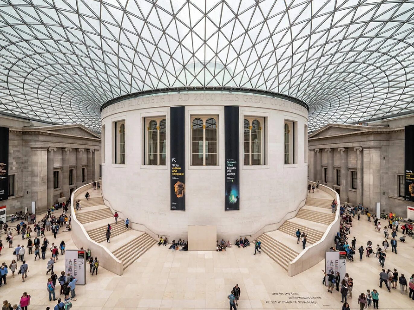 Музей лондона 5. Британский музей (British Museum). Британский музей (British Museum) в Лондоне ночи в музее. Здание британского музея в Лондоне.