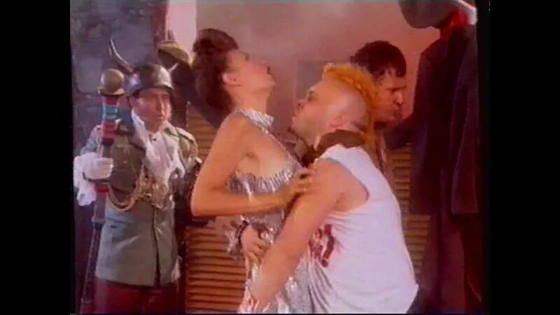Маски шоу 2005. Маски на танцах в сельском клубе смотреть шоу. Маски шоу в клубе. Маски шоу актрисы. Маски шоу танцы в сельском клубе.