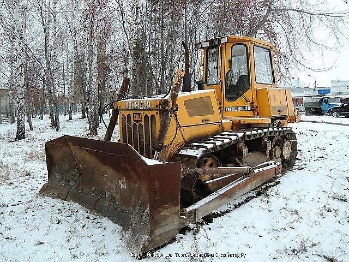 Бульдозер новосибирск. Бульдозер Дормаш б-100. Бульдозер в 100 Дормаш. Дормаш Орел бульдозер. Бульдозер 100квт.