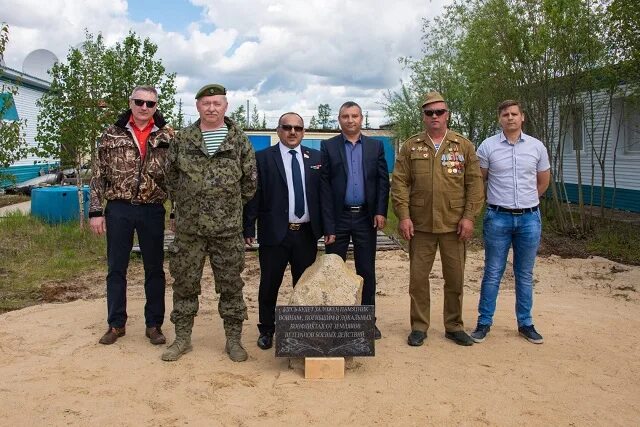 Школа правохеттинский янао. Поселок приозерный надымский. Поселок приозерный надымский. Погода в правохеттинском. Стела правохеттинский.