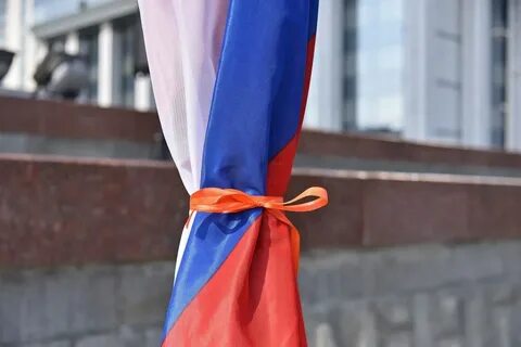 Флаг возле