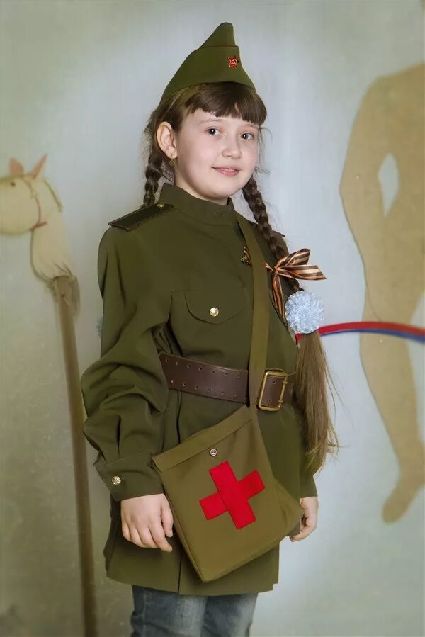 Военный костюм 9 мая. Детская Военная форма. Детский костюм военной медсестры. Девочка в военной форме. Военная форма медсестры для девочки.