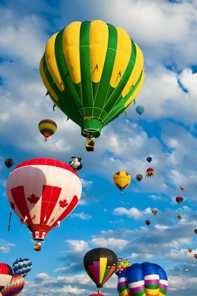 Телефон на воздушном шаре. Воздушные шары. Воздушный шар. Vozdushnyye shar. Воздушный шар с корзиной в небе.