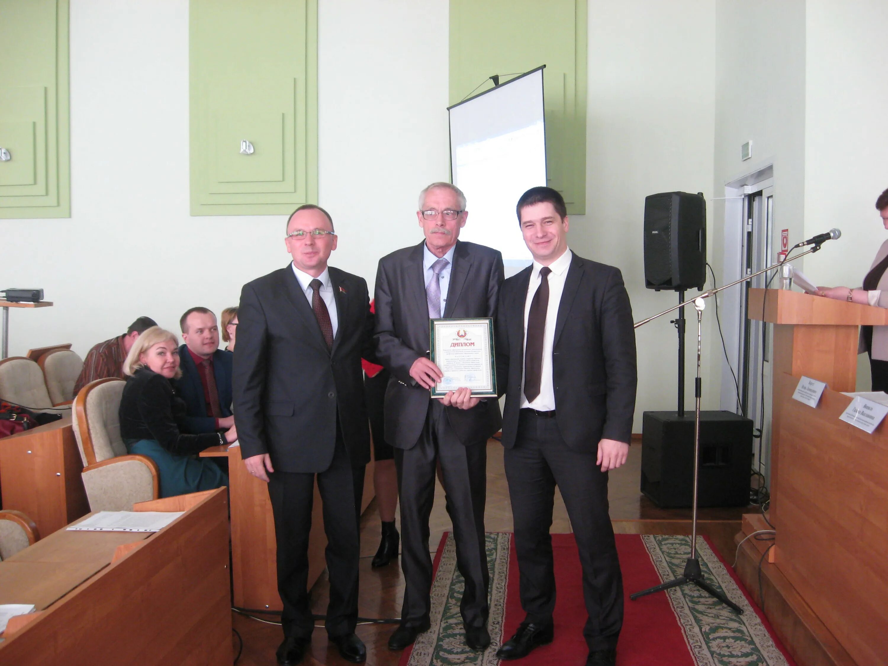 Валя ошмяны фото. Ошмянский райисполком официальный сайт. Ошмянская надежда евгеньевна ейск. Валя ошмяны фото. Средняя школа 1 ошмяны.