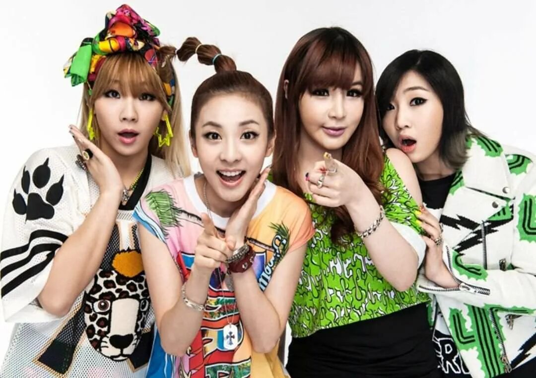 Группа e b c. Группа 2ne1. корейская группа 2ne1. 2ne1 участницы. 2не1 участницы.