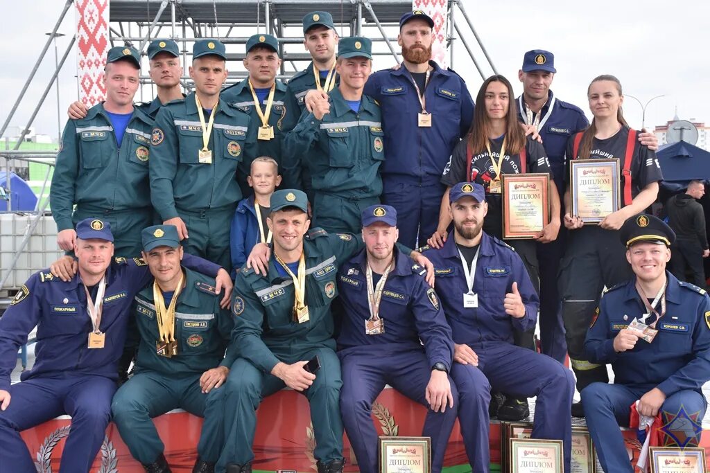 Пожарно-спасательный. Команда Санкт Петербург. МЧС волк. Сильнейший пожарный.