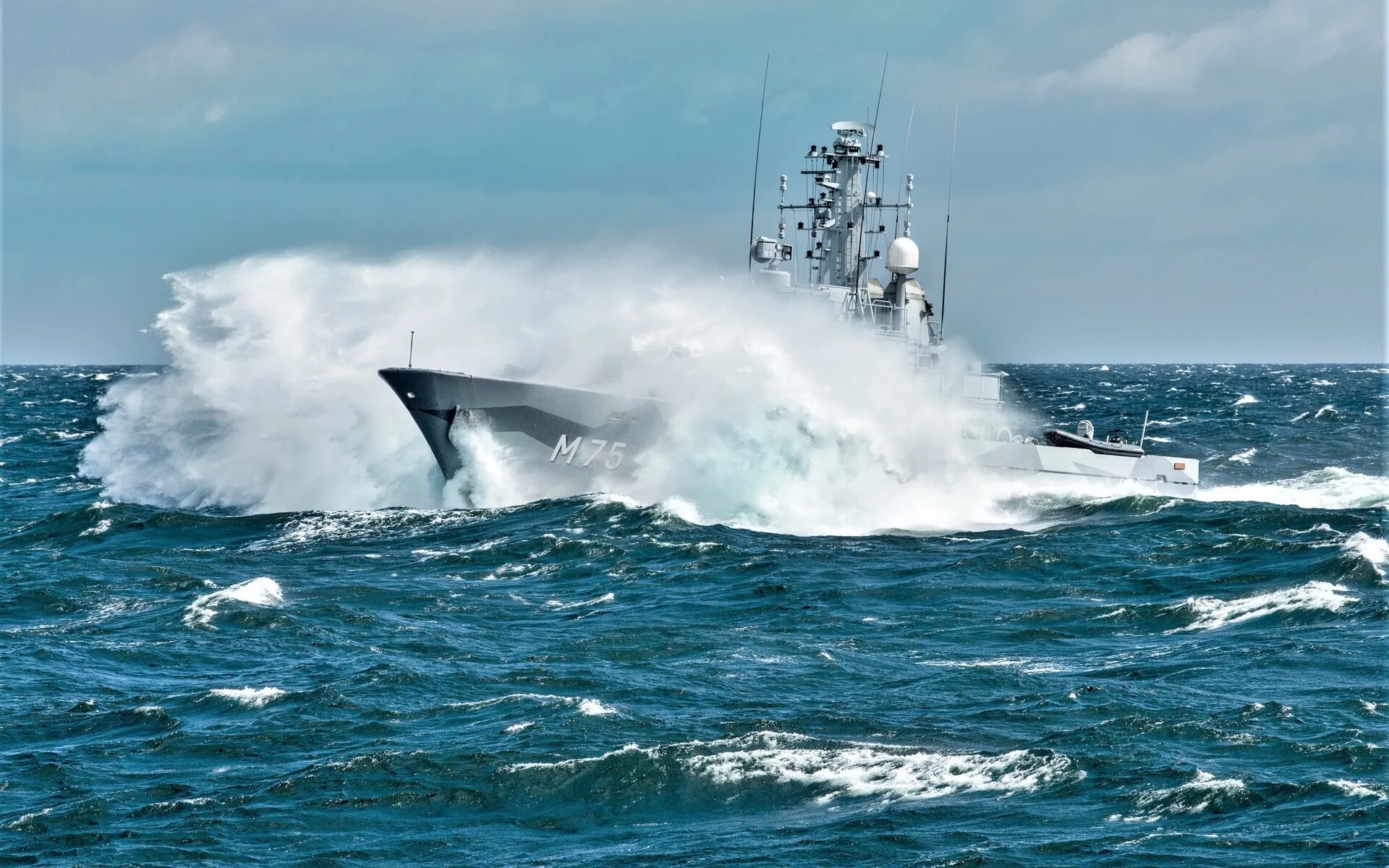 Корабли в море видео. Корабли в море видео. Корабли в море видео. Тонущий корабль. Тонущий корабль фото.