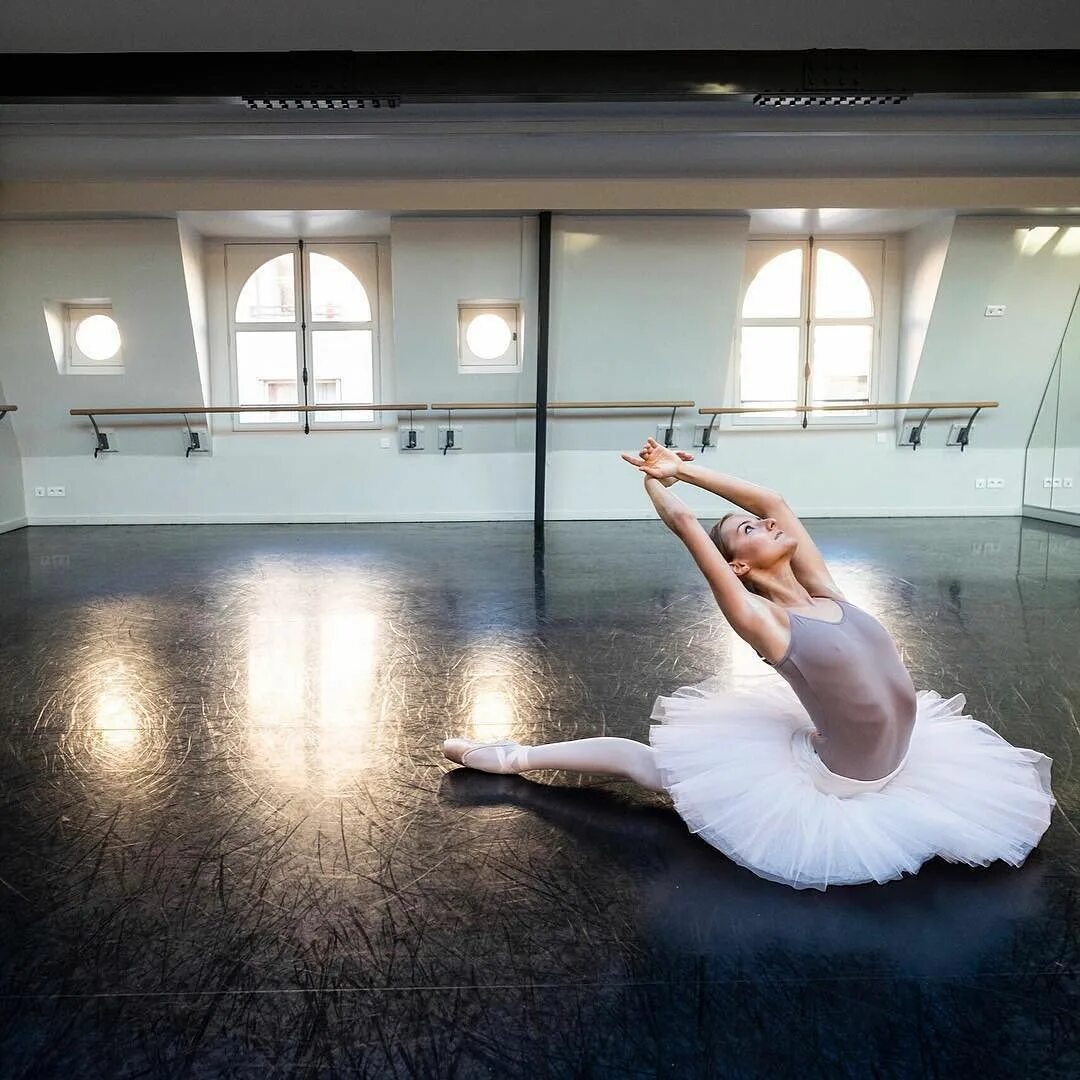 Ballerina москва. Балерина на фоне москва сити. Ballerina москва. Ballerina москва. Балерина утром рано.