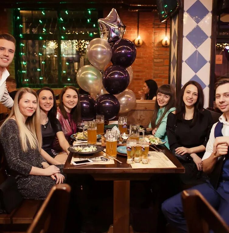 Встреча одноклассников шашлыки. Встреча 30 лет спустя. Встреча одноклассников в ресторане. Встреча одноклассников пикантное. Наряды для встречи выпускников в ресторан.