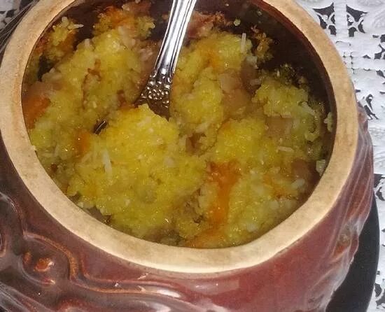 Гороховая каша в духовке. Гороховая каша в горшочке в духовке. Гороховая каша в горшочке в духовке. Горох в горшочках в духовке с мясом. Бобы в горшочке по-итальянски.