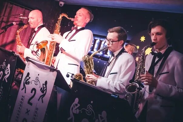 2 2 saxophone. 2x2 saxophone quartet. квартет опера драйв фото. джазовый квартет картинки. фабрика квартет 1998.