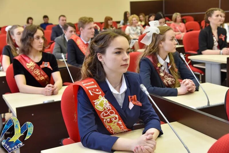 Школа 18 мурманск. Мурманск 5 школа выпускной. Лучшие школы Мурманской области. Высшее образование в Мурманске.