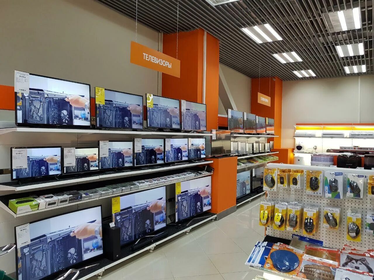 Днс петропавловск. Днс кп петропавловск-камчатский. Петропавловск-камчатский 50 лет октября. Дизайн магазина инструментов. Азбука мебели петропавловск-камчатский угловые кухни маленькие.