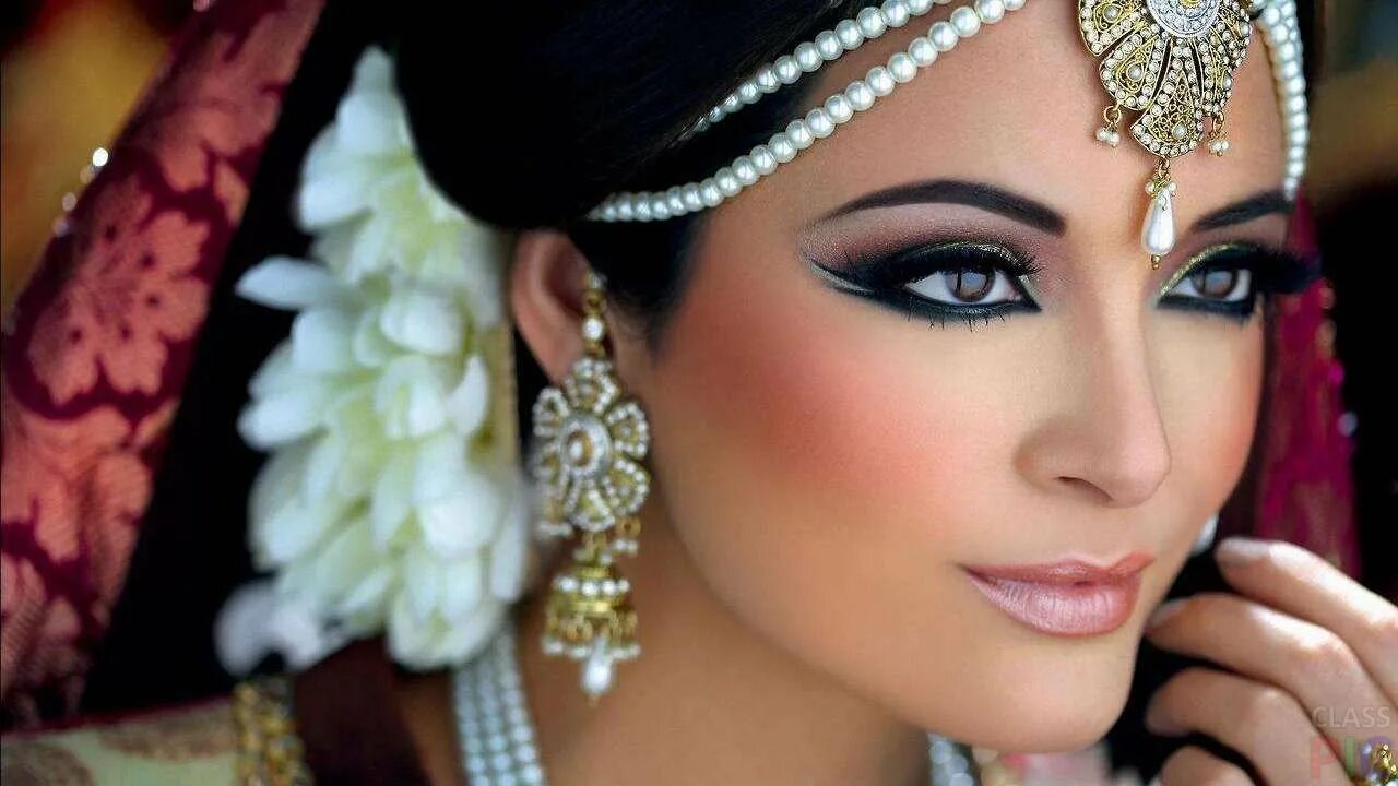 Сабина байсакова восточные глаза. Восточный макияж жади. Восточные девушки. Восточная красавица. Арабский макияж.