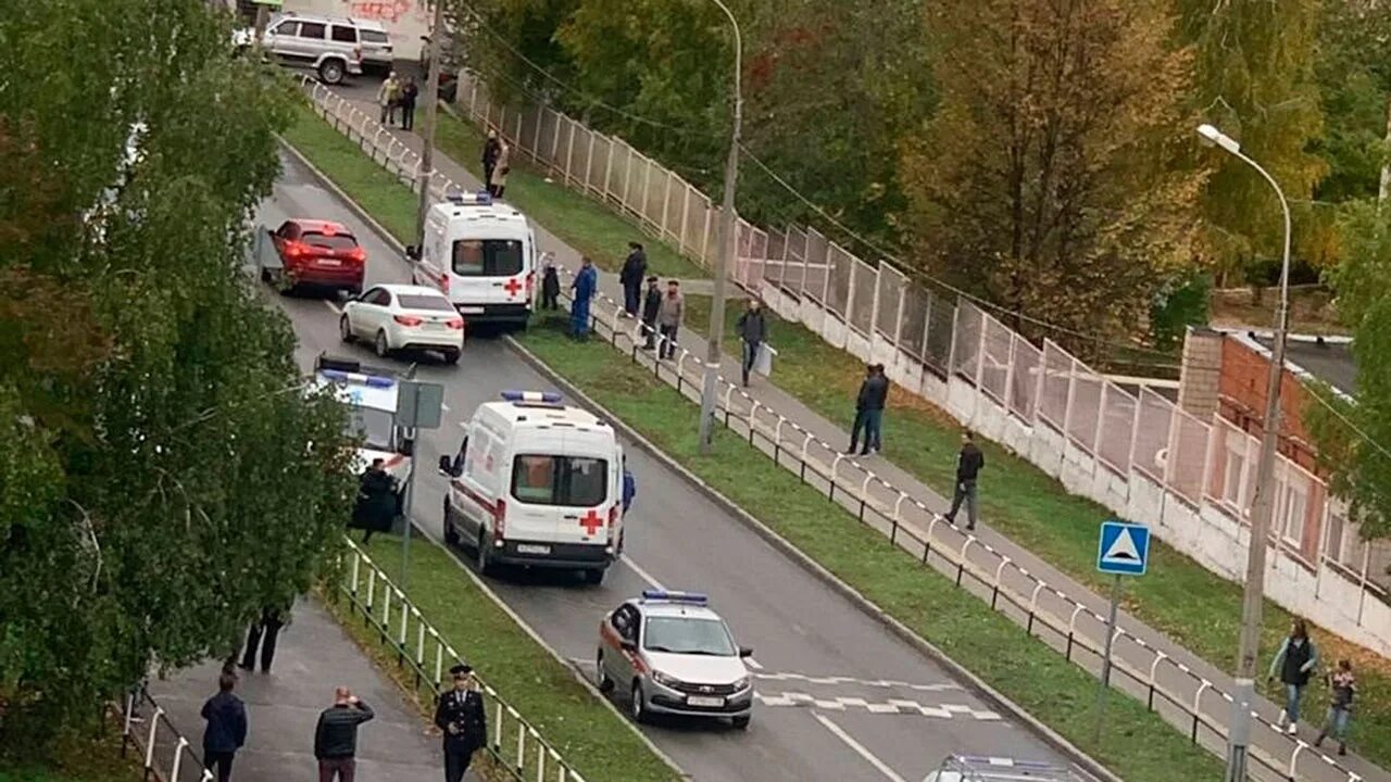 Что случилось в подмосковье сегодня кто стрелял. Ижевск стрельба в школе 2022. Ижевск Ижевск стрельба в школе. Школа 88 Ижевск стрельба в школе. Стрельба в школе 26 сентября 2022.