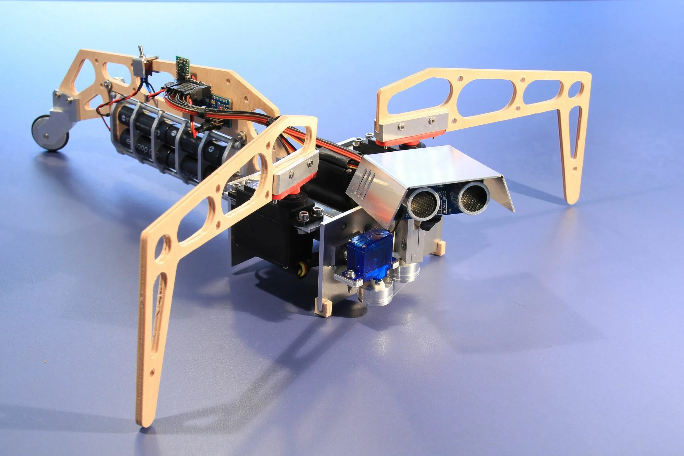 Diy robots. Ползающий робот на ардуино. шагающий робот на ардуино. робот жук на ардуино. diy робототехника.
