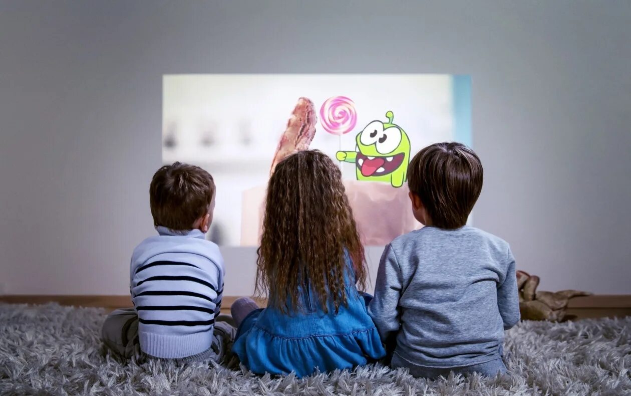 Телевизор для детей. Влияние мультфильмов на детей. Детский телевизор для детей.